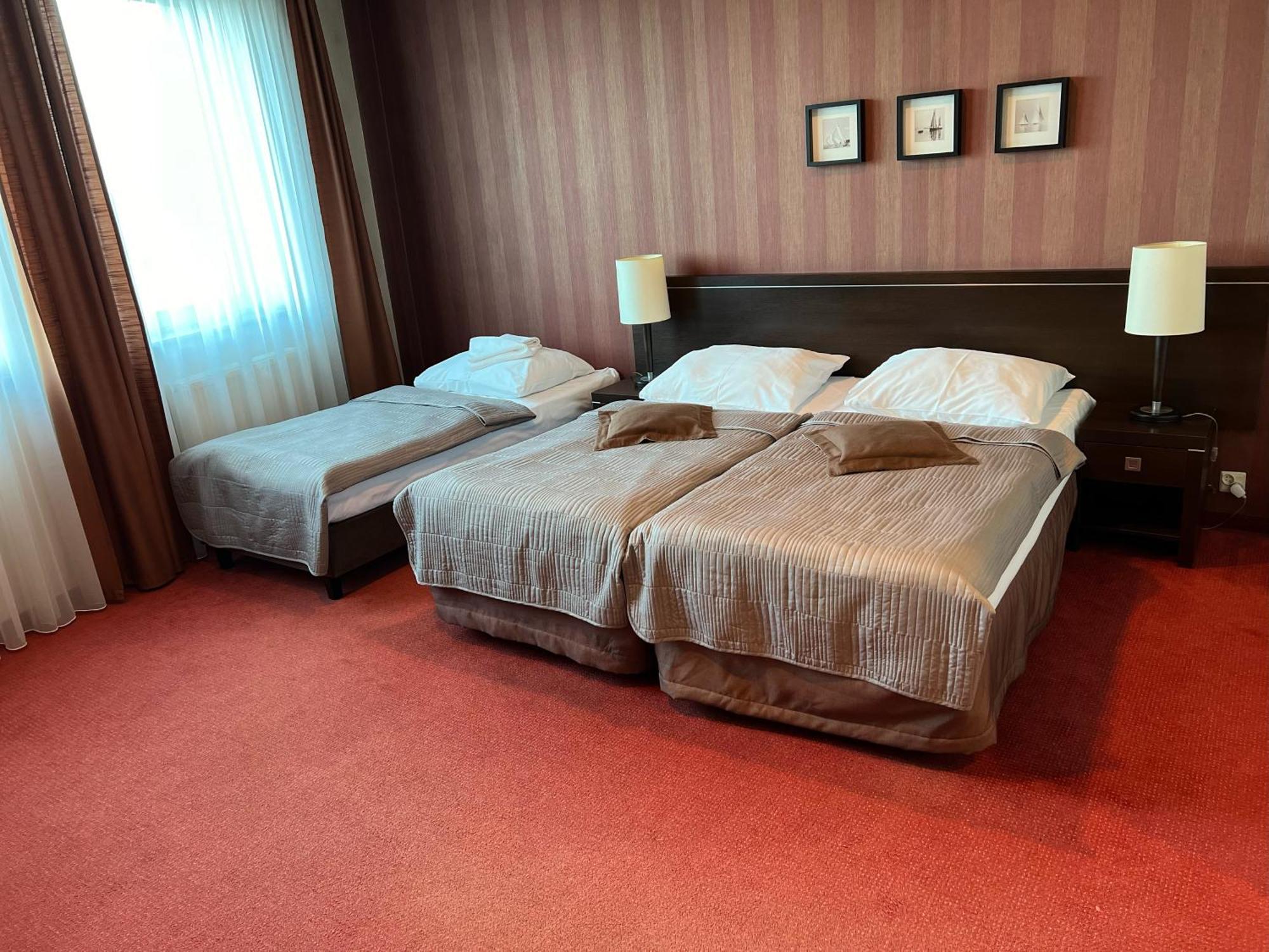 Hotel Pik Миколув Экстерьер фото