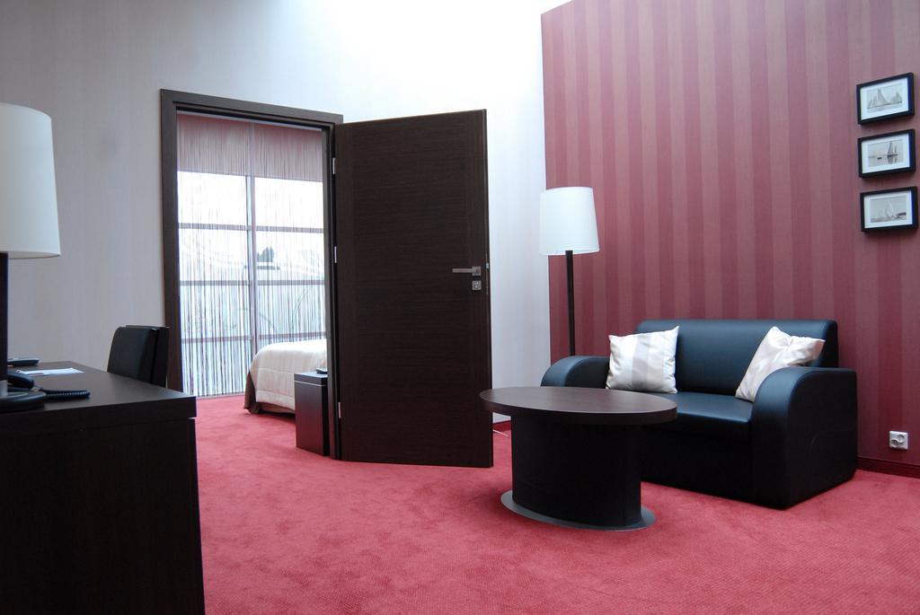 Hotel Pik Миколув Экстерьер фото