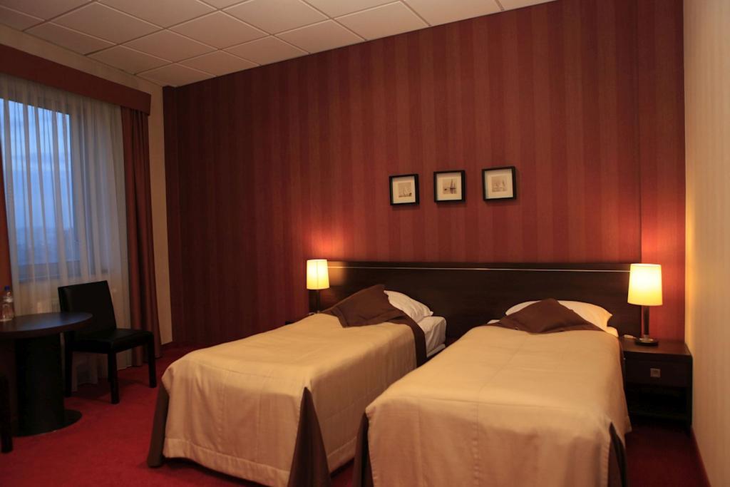 Hotel Pik Миколув Экстерьер фото