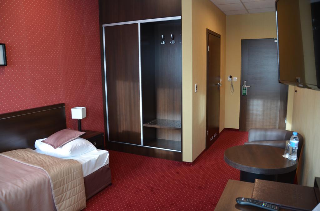 Hotel Pik Миколув Номер фото