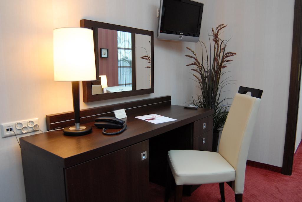 Hotel Pik Миколув Экстерьер фото